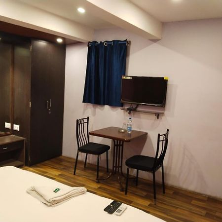 כלכותה Hotel Ucs מראה חיצוני תמונה