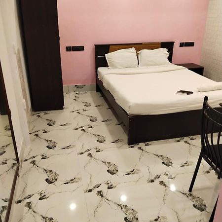 כלכותה Hotel Ucs מראה חיצוני תמונה