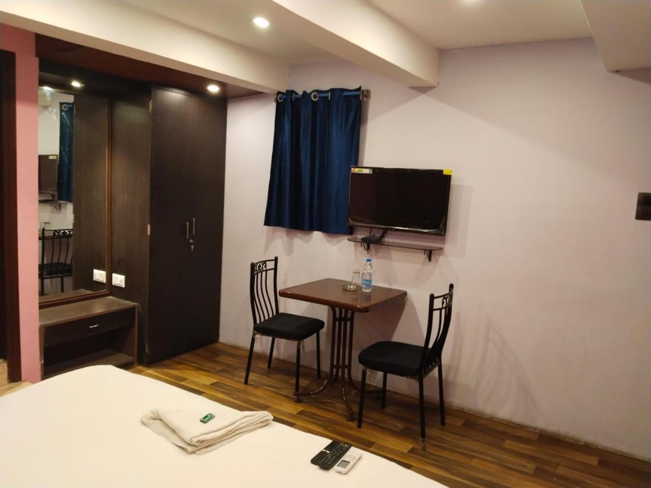 כלכותה Hotel Ucs מראה חיצוני תמונה