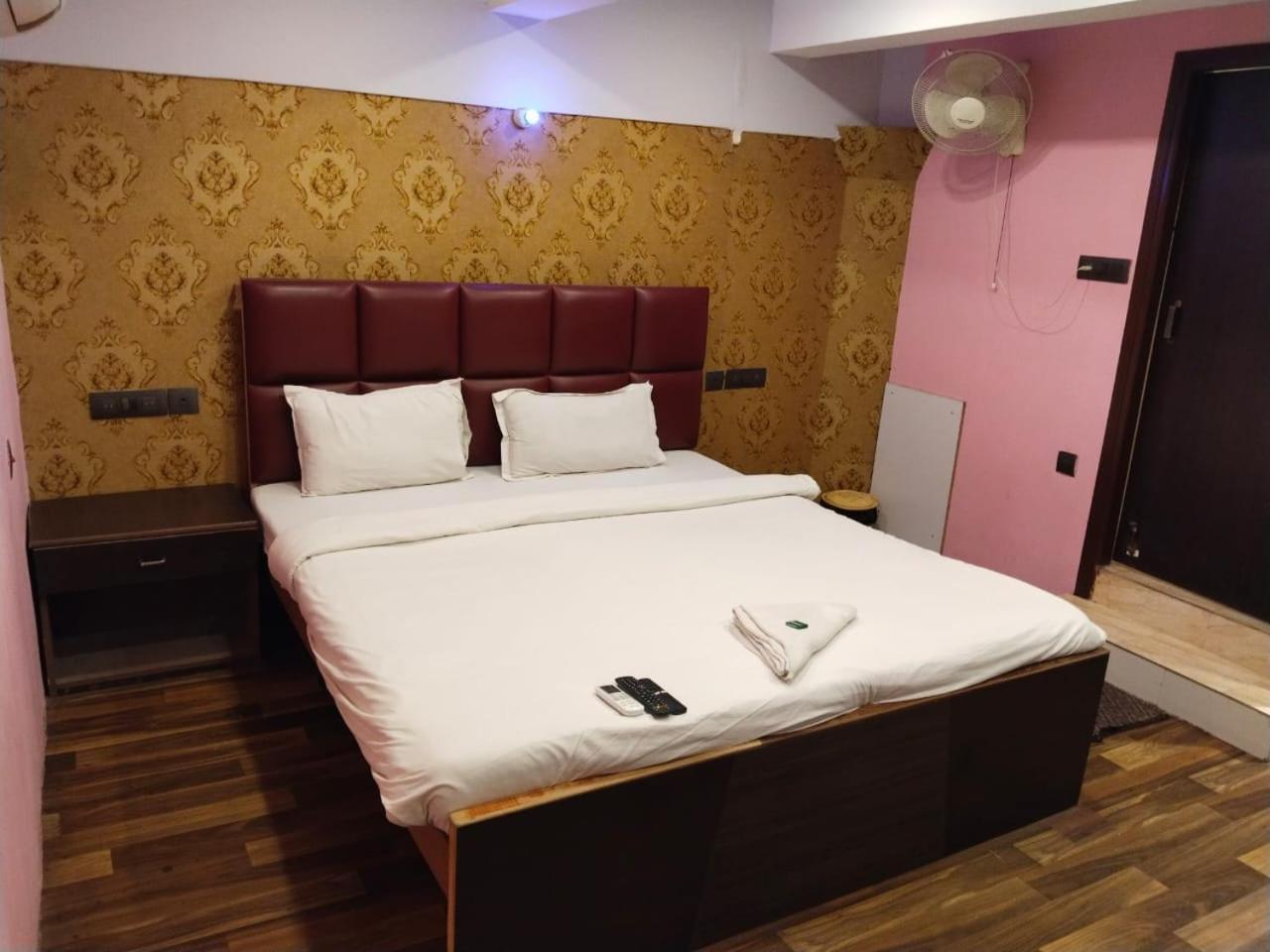 כלכותה Hotel Ucs מראה חיצוני תמונה