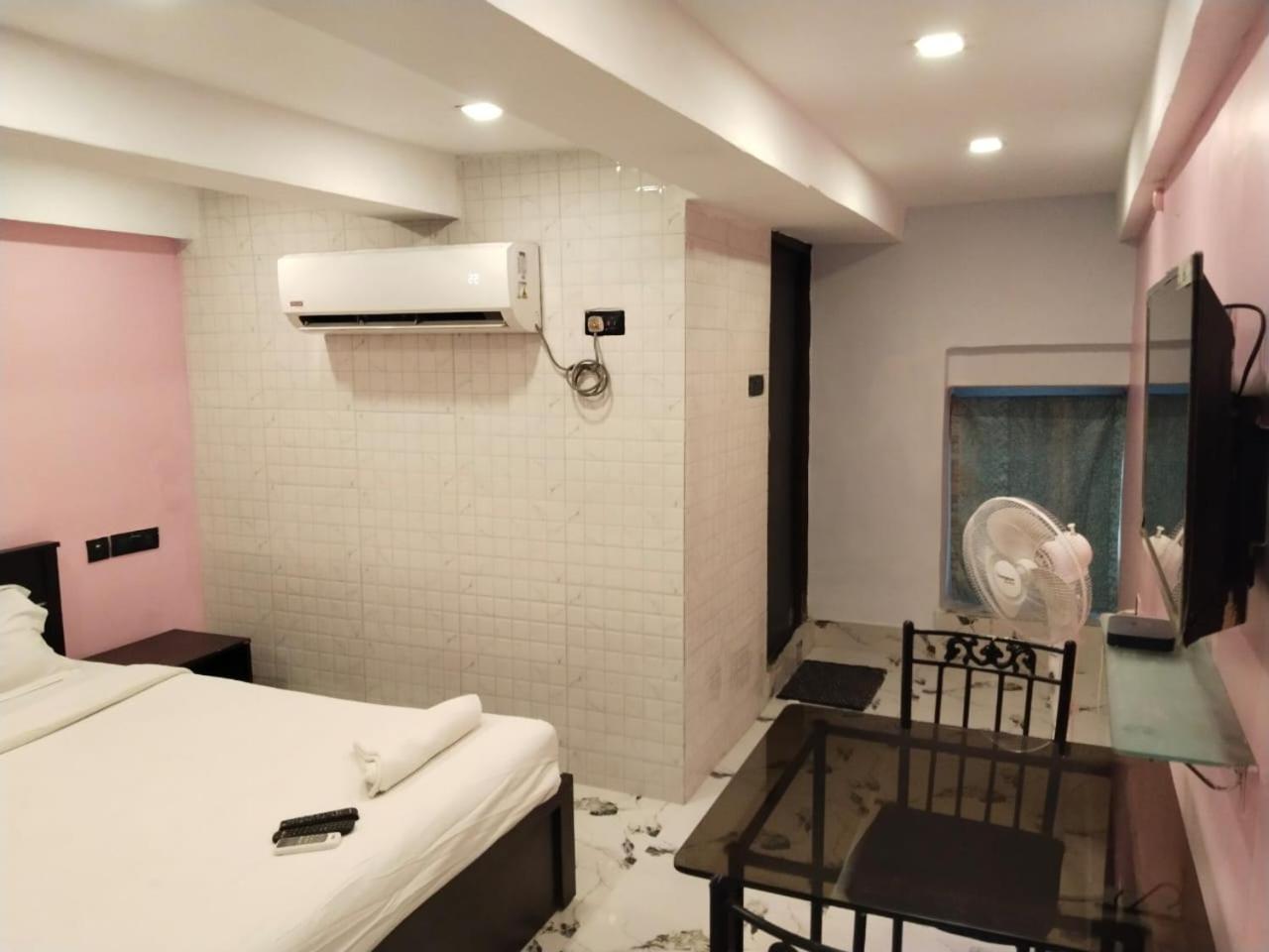 כלכותה Hotel Ucs מראה חיצוני תמונה