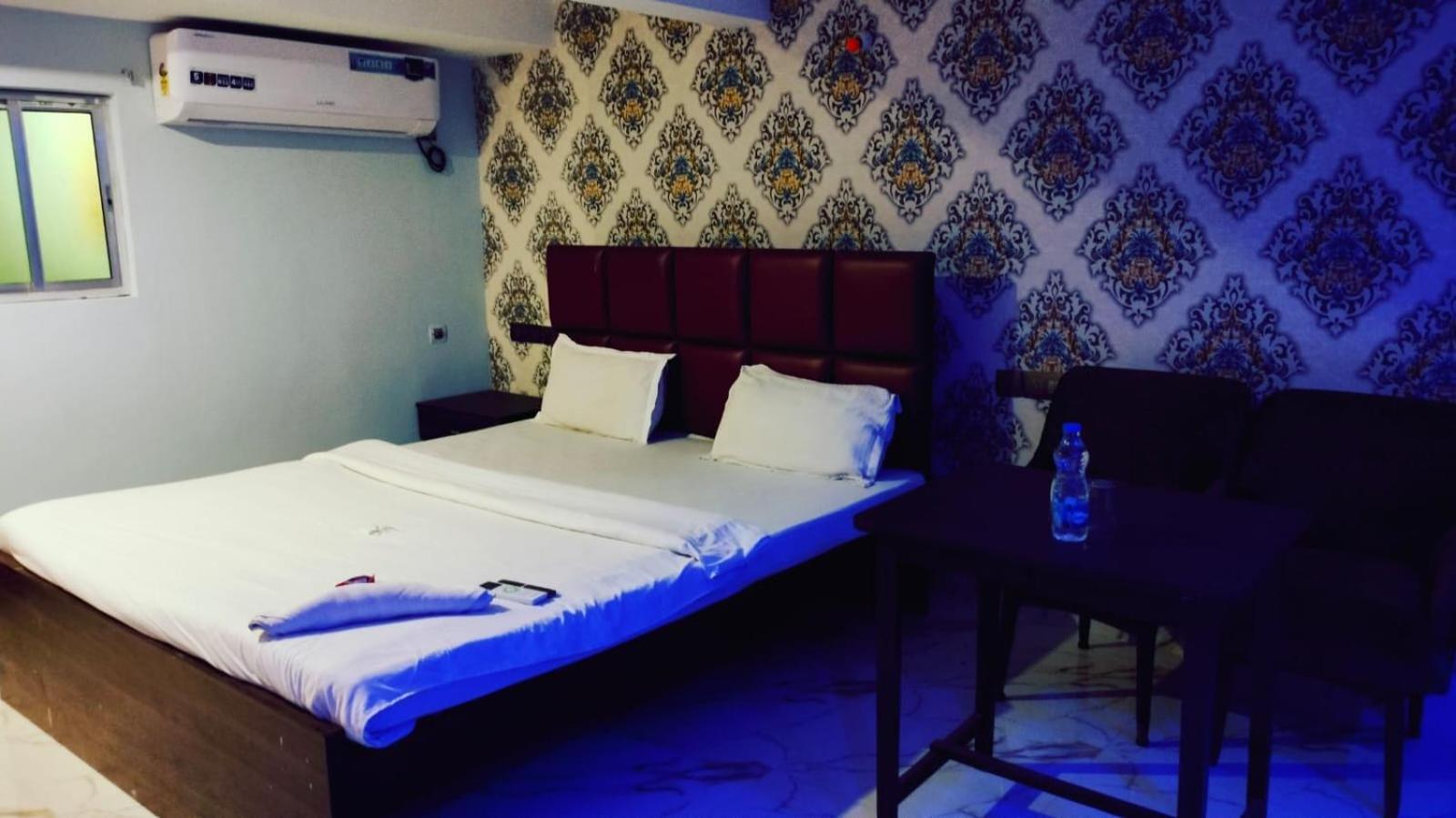 כלכותה Hotel Ucs מראה חיצוני תמונה