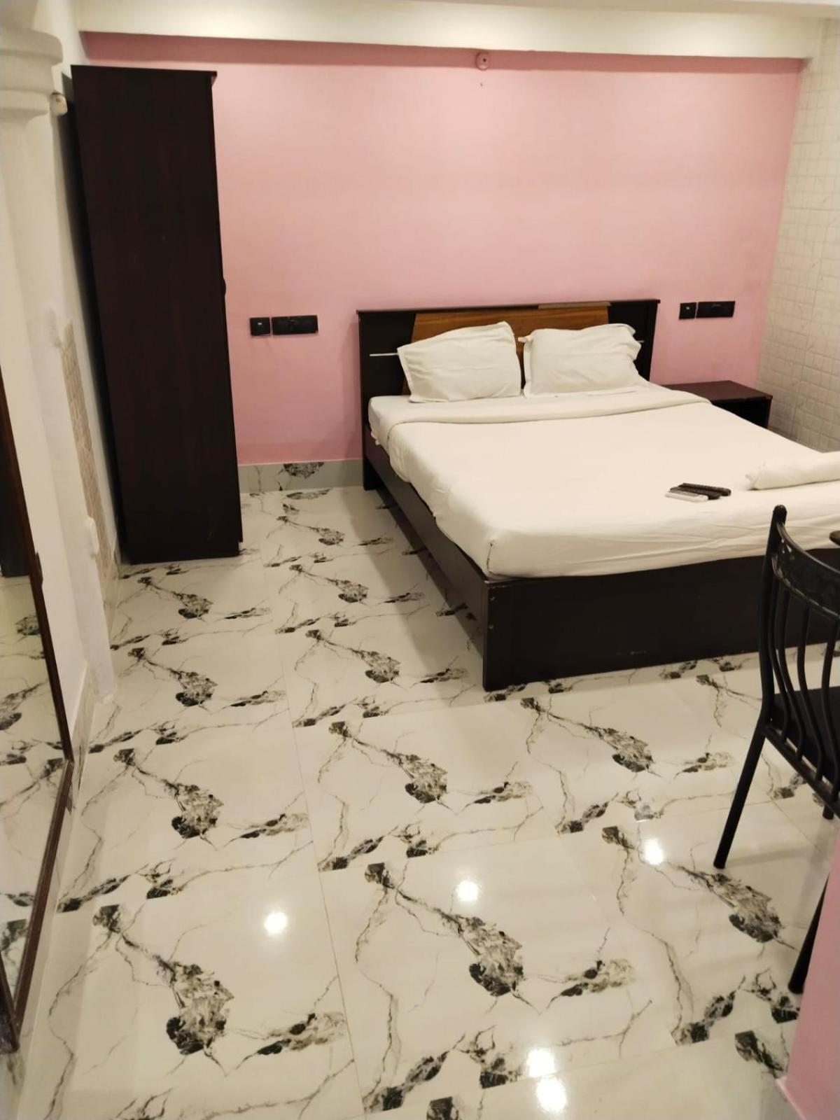 כלכותה Hotel Ucs מראה חיצוני תמונה